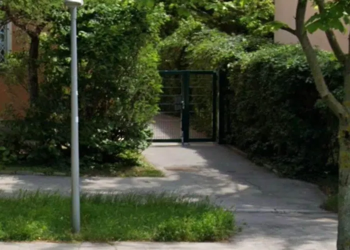 Near Schoenbrunn Palace Apartment